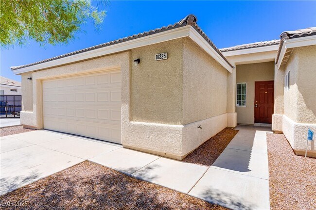 Building Photo - 10225 Clarks Creek St