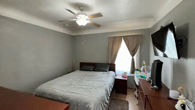 Building Photo - 2565 Kansas Ave