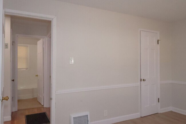 Building Photo - 2 Bed/ 1 Bath Home in Bellefontaine Neighbors