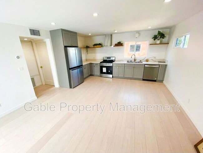 Building Photo - 2320 Fernleaf St