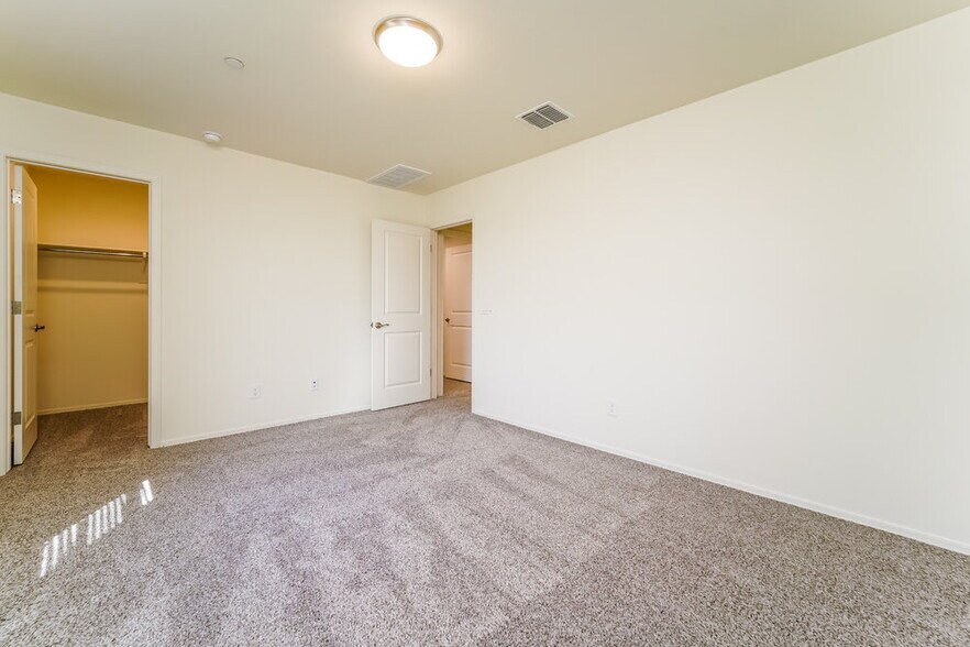 Building Photo - 10696 W Embrey Dr