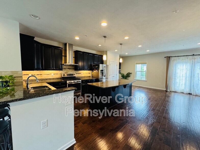 Building Photo - 426 Fairmont Dr