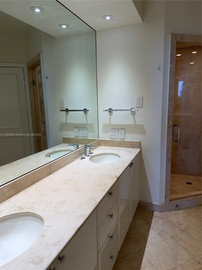 Building Photo - 781 Crandon Blvd