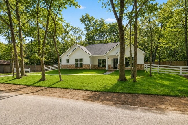 Building Photo - 5161 Lazy Ln