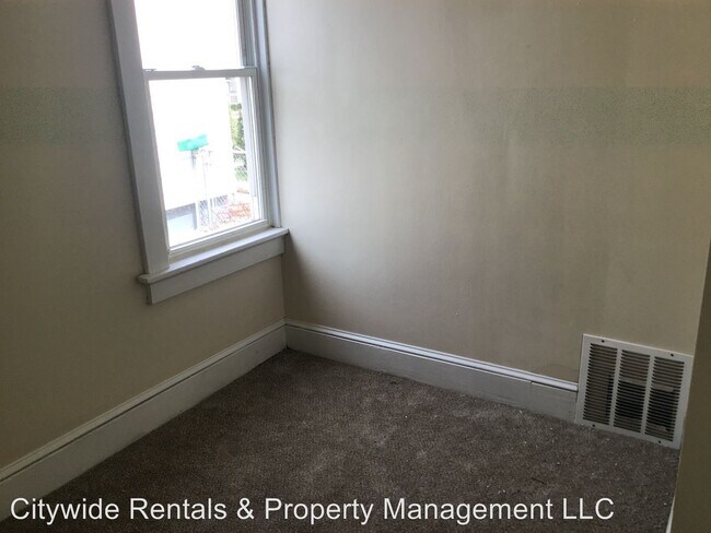 Building Photo - 4 br, 1.5 bath House - 5703 N 36th St