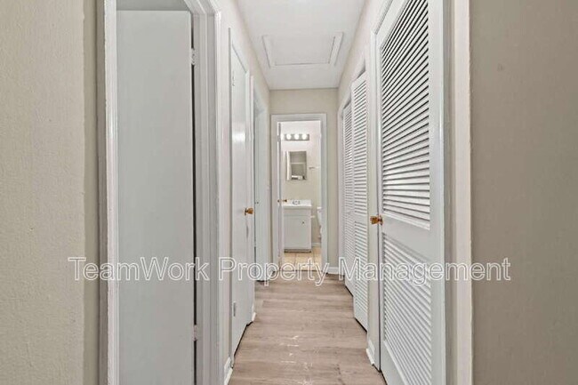 Building Photo - 121 Canvasback Dr