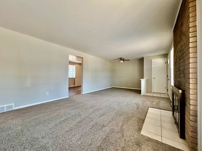 Building Photo - 7135 S Birch Way