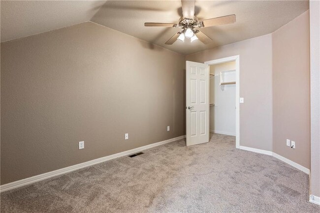 Building Photo - 58 S Woodsprings Dr