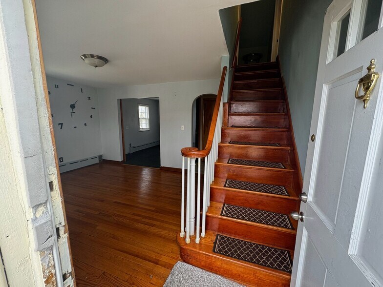 Building Photo - 1424 Saint Georges Ave