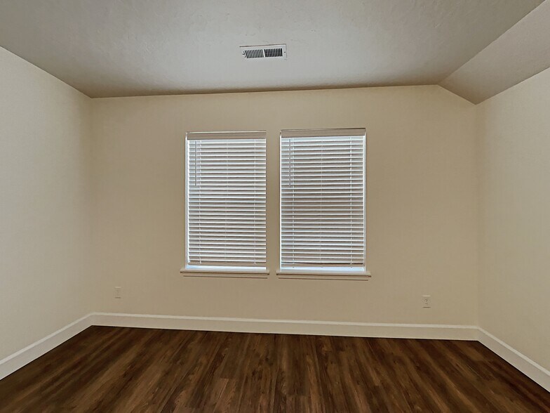 Building Photo - 400 E Sicily Dr