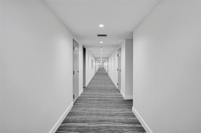 Building Photo - 1150 Hillsboro Mile