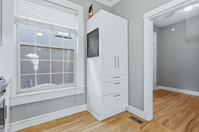 Building Photo - 1032 28th St