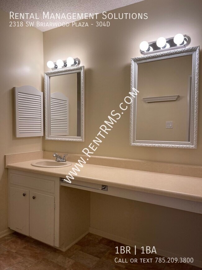 Building Photo - 2318 SW Briarwood Plaza