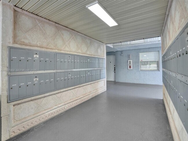 Building Photo - 4600 SW 67th Ave