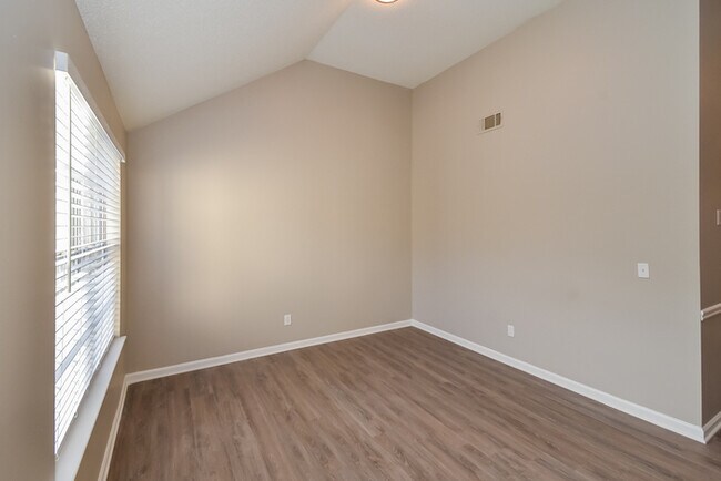 Building Photo - 4140 Clarks Tr