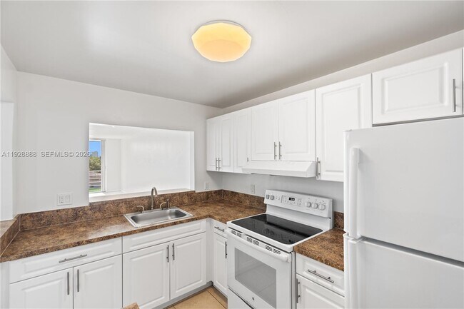 Building Photo - 1830 Dixieana St