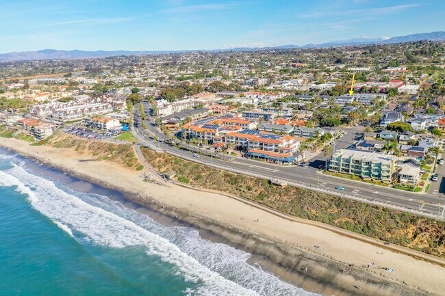 Building Photo - Carlsbad Townhome - 2 Blocks to the beach