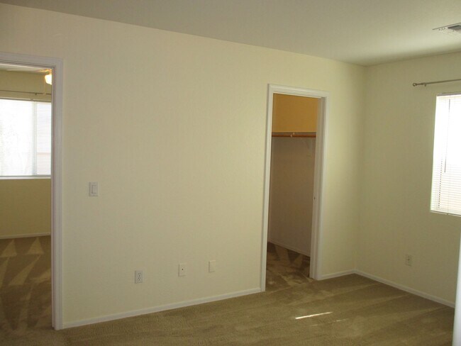 Building Photo - New Listing in Buckeye