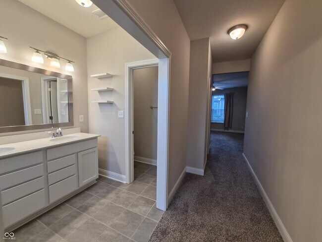 Building Photo - 14221 James Dean Dr