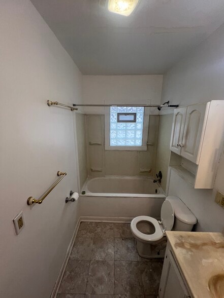 Building Photo - 132 Reed Ave