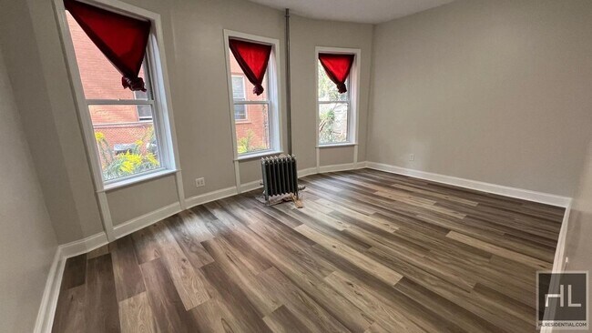 Building Photo - Spacious 3-Bedroom + Bonus Room in Ditmas ...