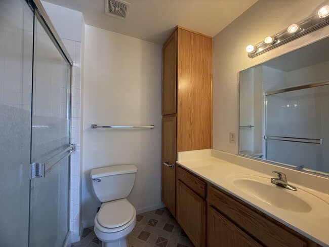 Building Photo - 6211 Meadow Haven Ln