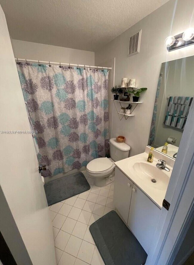 Building Photo - 1270 SE 31st Ct