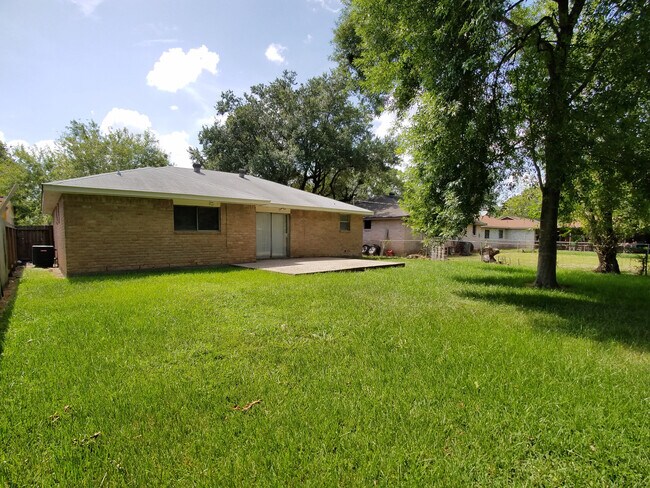Building Photo - 14826 Weil Pl