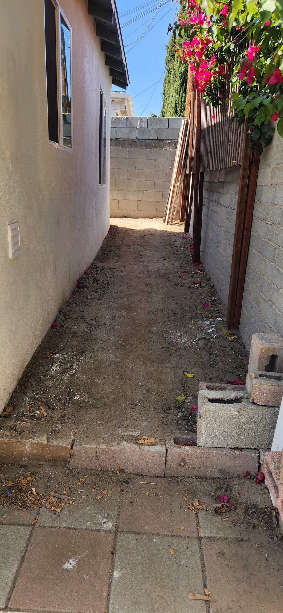 Strip of yard - 5614 Riverton Ave