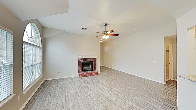 Building Photo - 4 Bedroom 2 Bath in Deer Creek Schools- Ga...