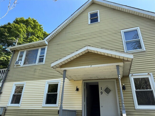 Primary Photo - 19 Richmond Ave