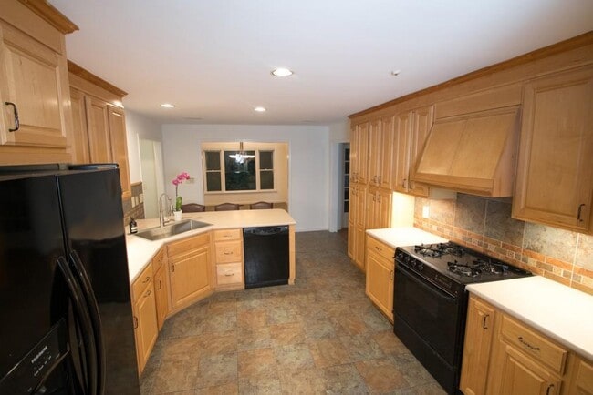Building Photo - 376 Cochran Dr NW