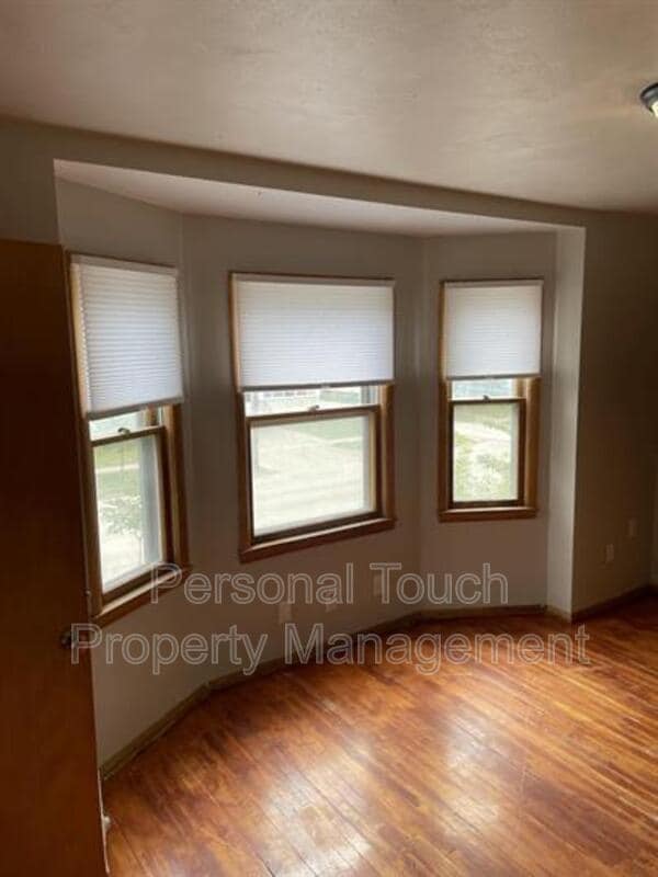 Building Photo - 1026 N University Dr