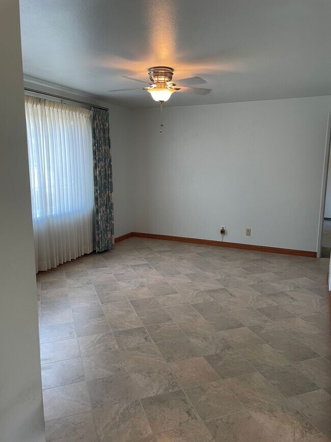 Building Photo - 2 BR/1.75 BA home in Edmonds