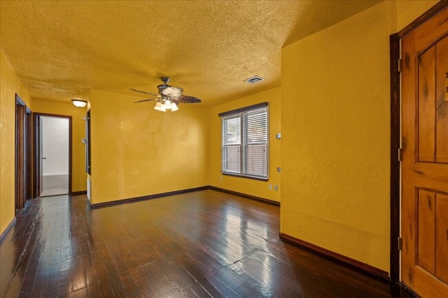 Building Photo - 19 E Wayne Ave
