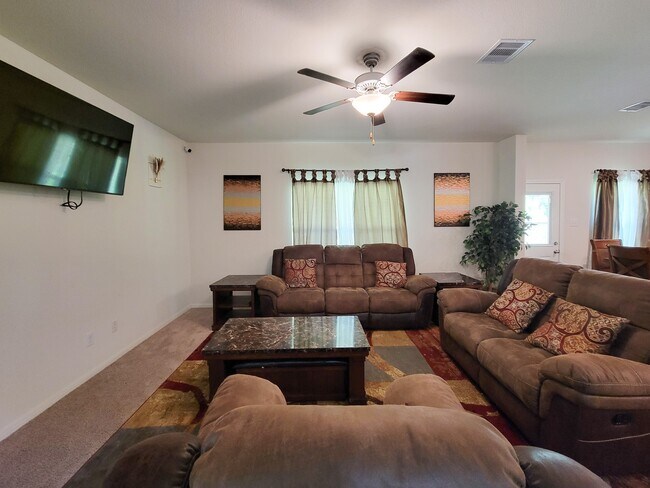 Building Photo - 10793 Castle Rock Dr