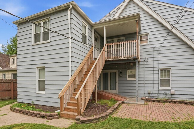 Building Photo - 707 Harrison St