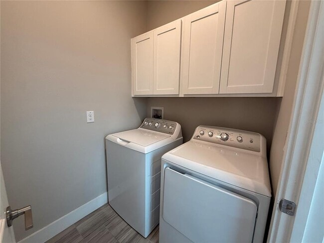 Building Photo - 9800 Little Bluestem Dr