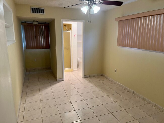 Building Photo - 1400 Beta Ct N