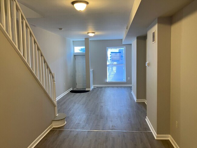 Building Photo - Spacious 3 Bedroom Home Near Johns Hopkins