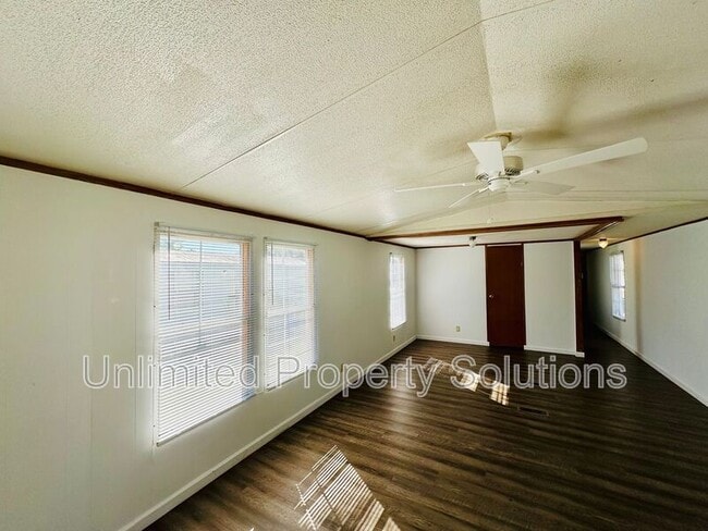 Building Photo - 120 Zack Cir