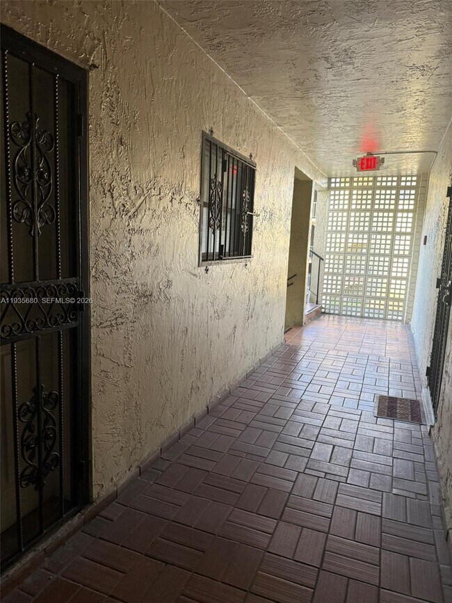 Building Photo - 6070 W 18th Ave