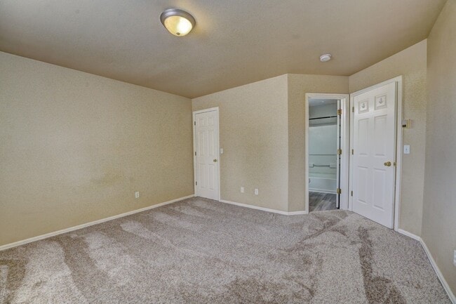 Building Photo - REALLY NICE HOME WITH DOUBLE CAR GARAGE!!!
