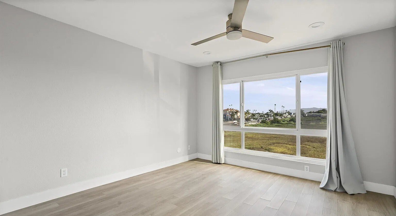 Building Photo - 1111 Seacoast Dr