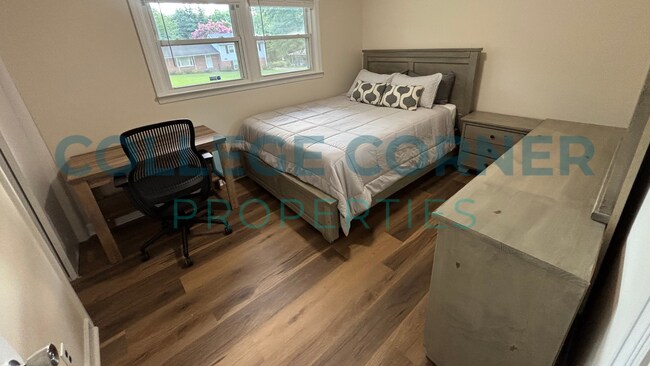 Building Photo - 1465 Brookwood- 4 BR,2 Bth house