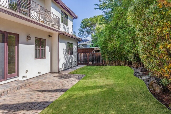 Building Photo - Elegant Mediterranean Home in Prime Menlo ...
