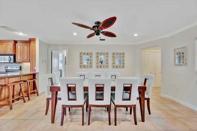 Building Photo - 1038 Contento St