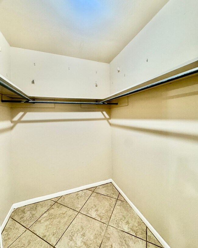 Building Photo - 5909 Golden Canyon Dr