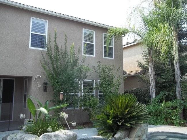 Building Photo - Large and spacious 2-Story home in Clovis ...