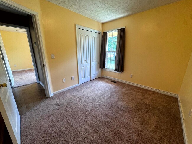 Building Photo - 109 Belle Boyd Dr